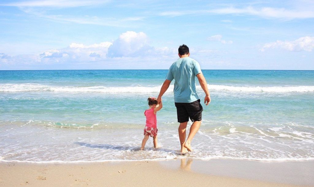 father, daughter, beach-656734.jpg